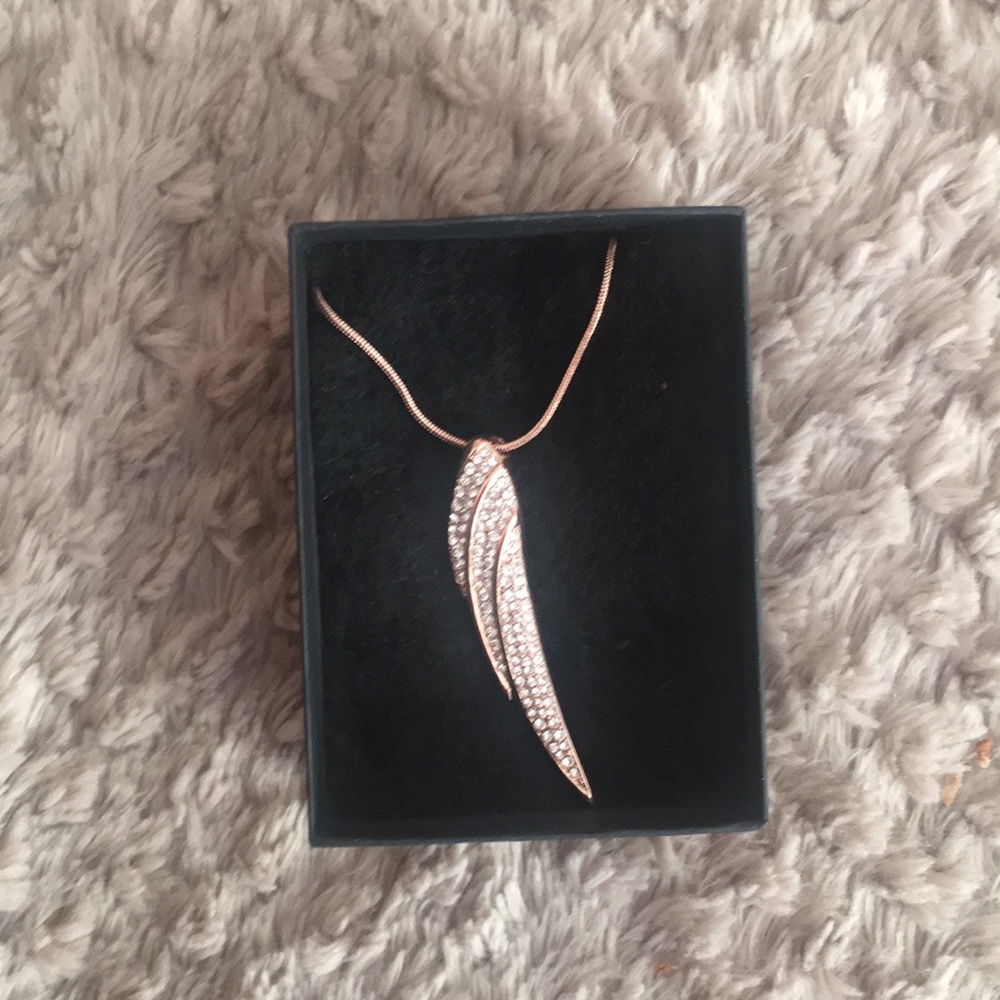 Vince Camuto necklace rose gold